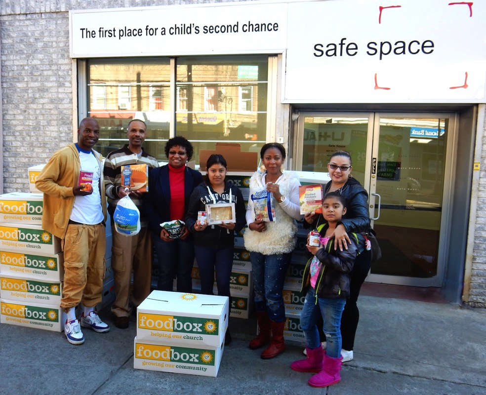 community-leaders-standing-volunteer-for-thanksgiving-meals